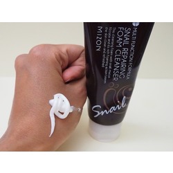         Mizon Snail Repairing Foam Cleanser Mizon.  2