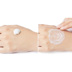      Baking Powder Crunch Pore Scrub Etude.  2