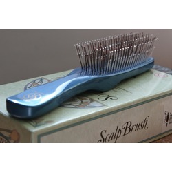  S-Heart-S Scalp Brush Premium .  2
